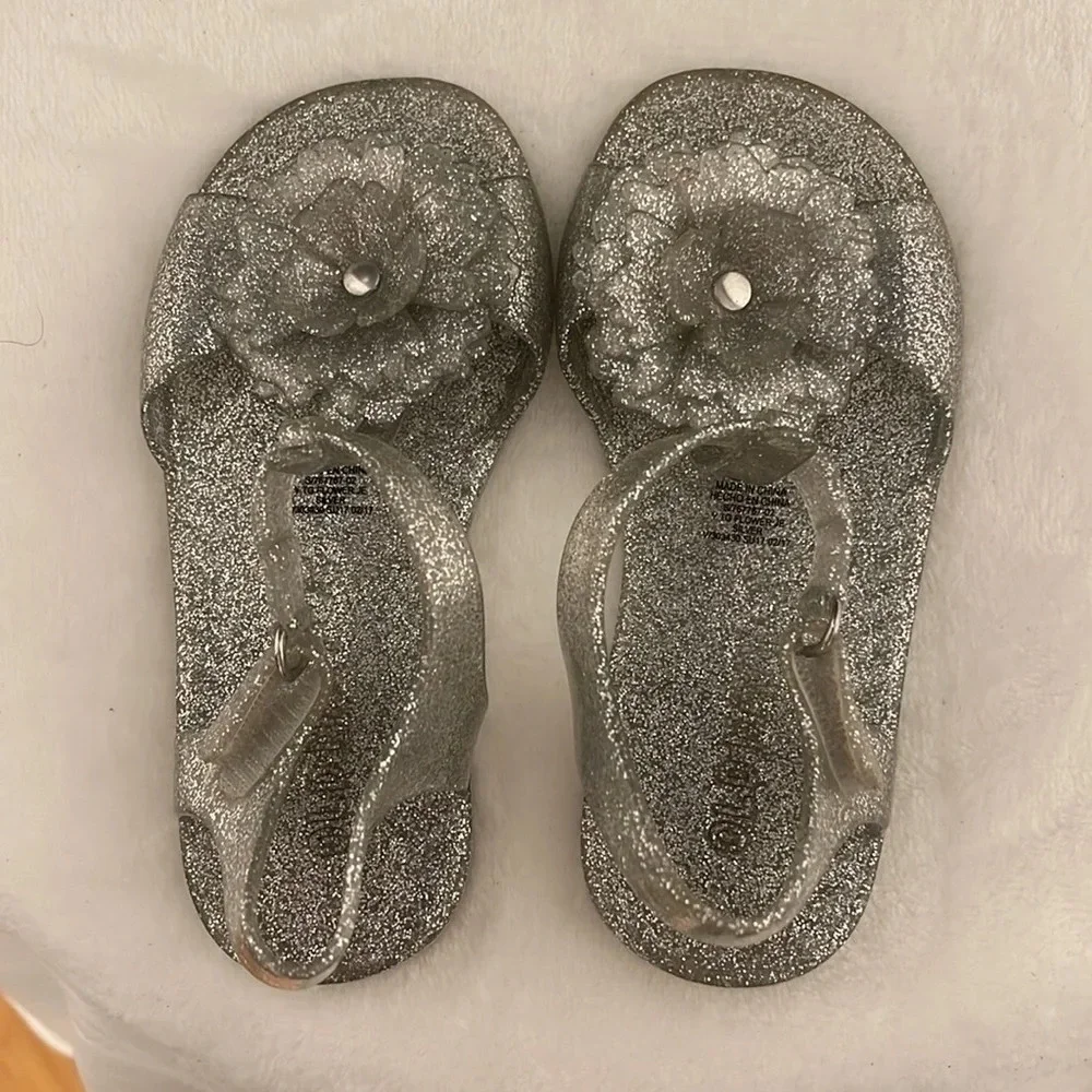 Old Navy Toddler Girls Jelly Sandals - Size 8 Silver‎ Glitter Flower Accent